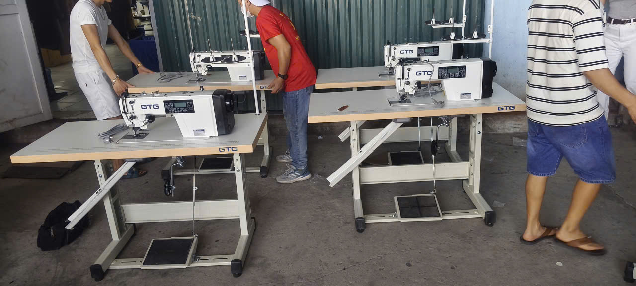 Giang Thành lắp và bàn giao 10 máy 1 kim xén điện tử GT-D8-D3 cho cty may JC plush Hải Dương