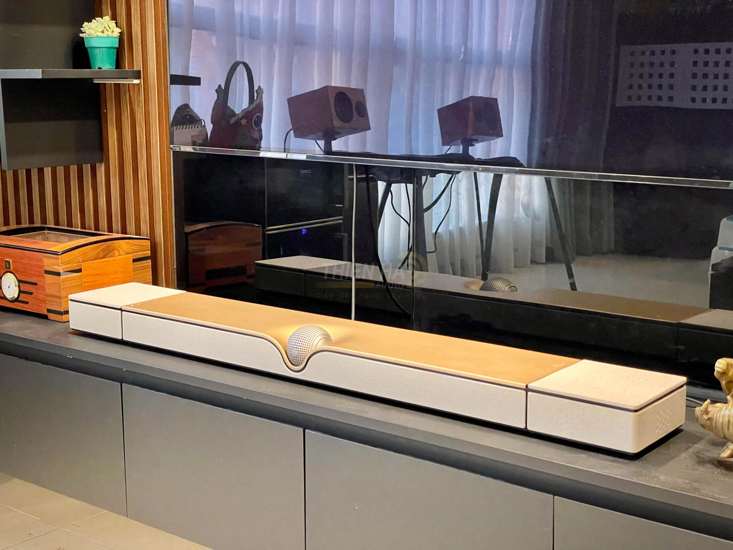 Loa-soundbar-Devialet-DIONE-Opera-De-Paris